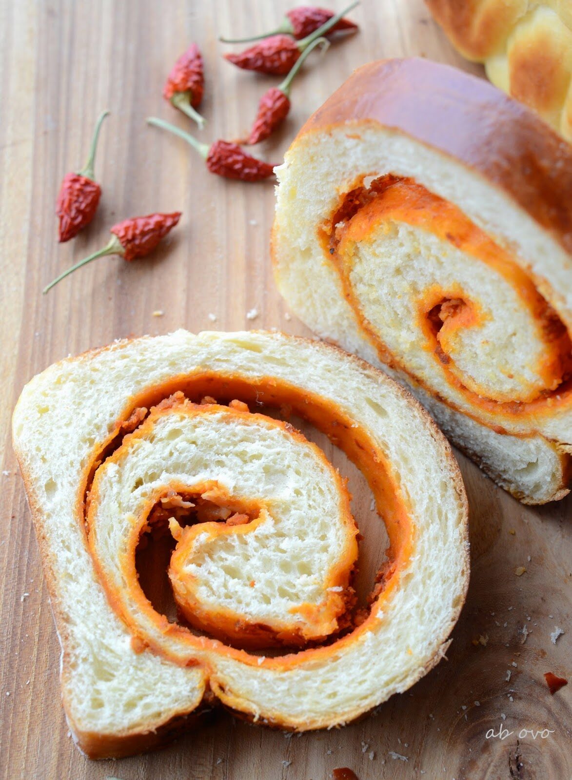 Pan brioche arrotolato all’olio con ‘nduja e caciocavallo