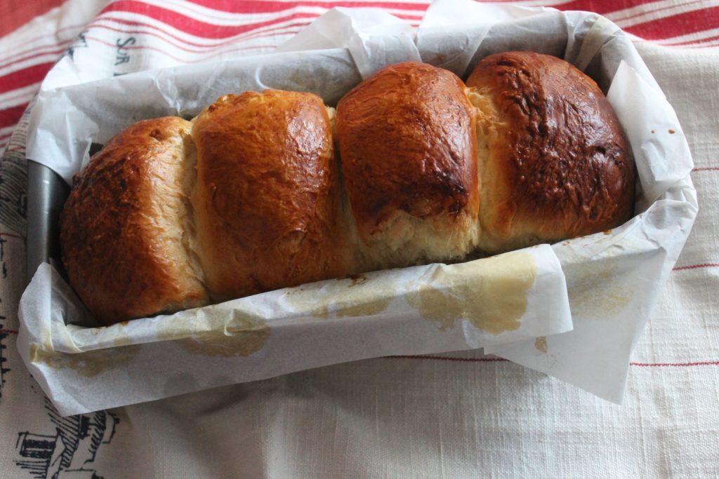 Pan brioche dolce con soli albumi e latte di mandorla