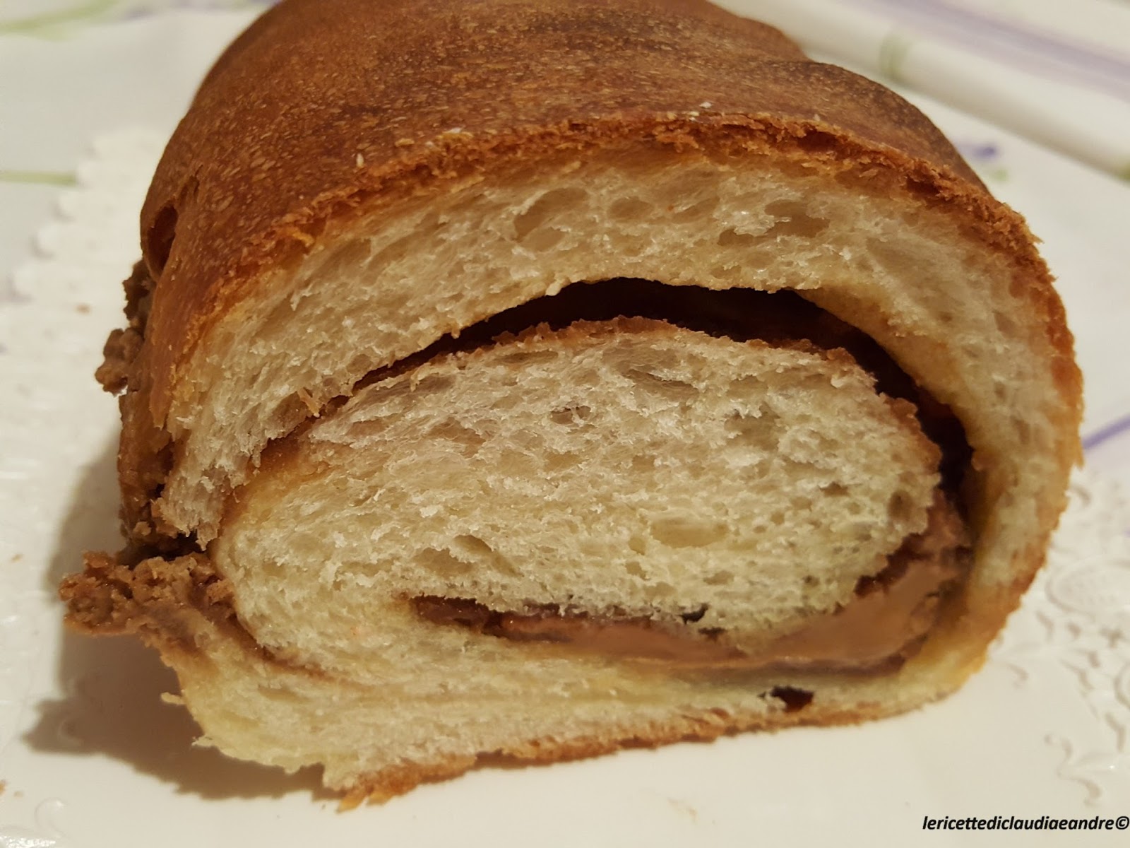 Pan brioche soffice con crema spalmabile di biscotti speculoos