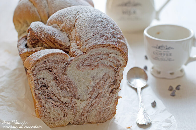 Pan brioche variegato al cioccolato