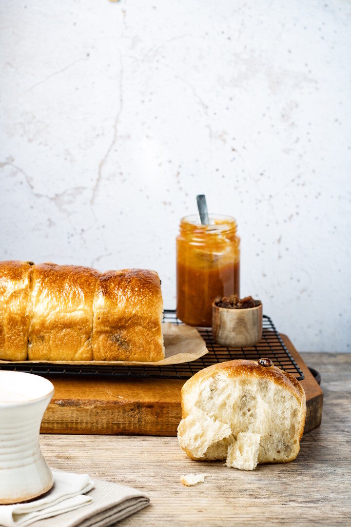 Pan brioche vegano con uvetta