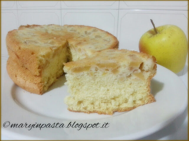 Pan di spagna (ricetta di iginio massari) con mele