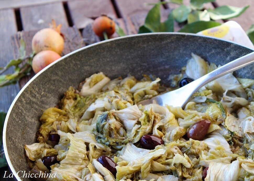 Pan di zucchero con acciughe e olive