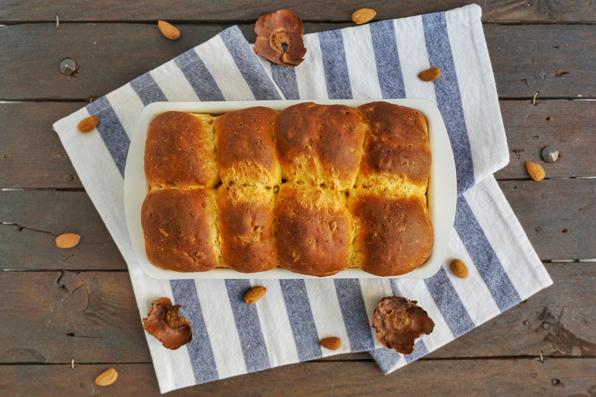 Panbrioche con zucca e mandorle