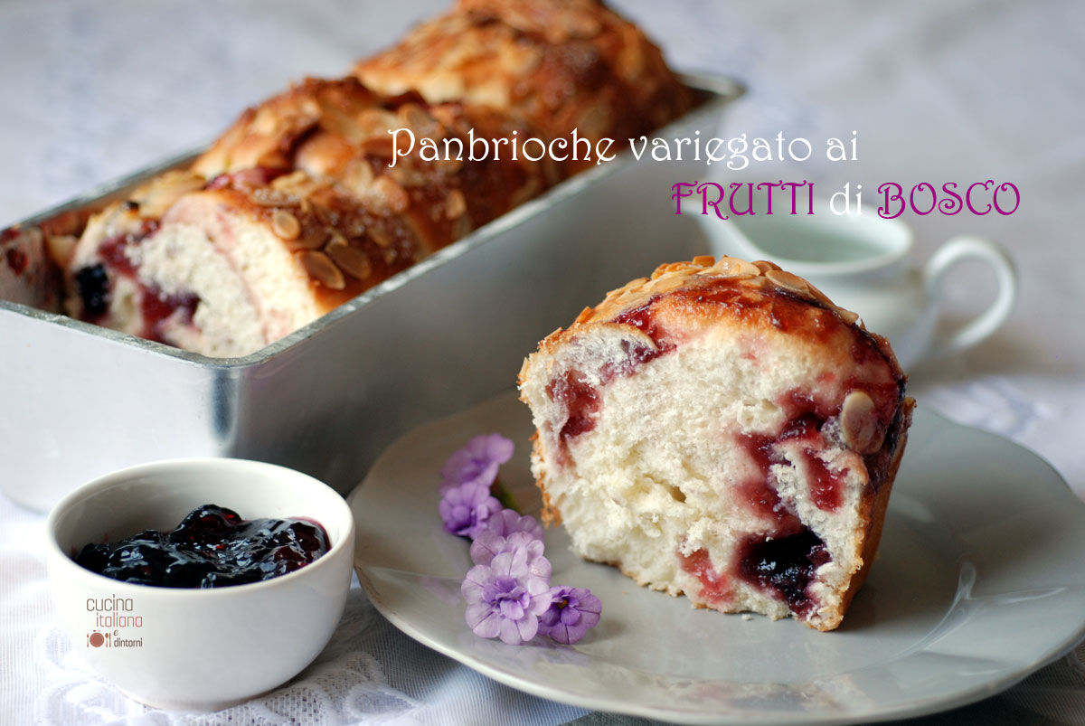 Panbrioche variegato ai frutti di bosco
