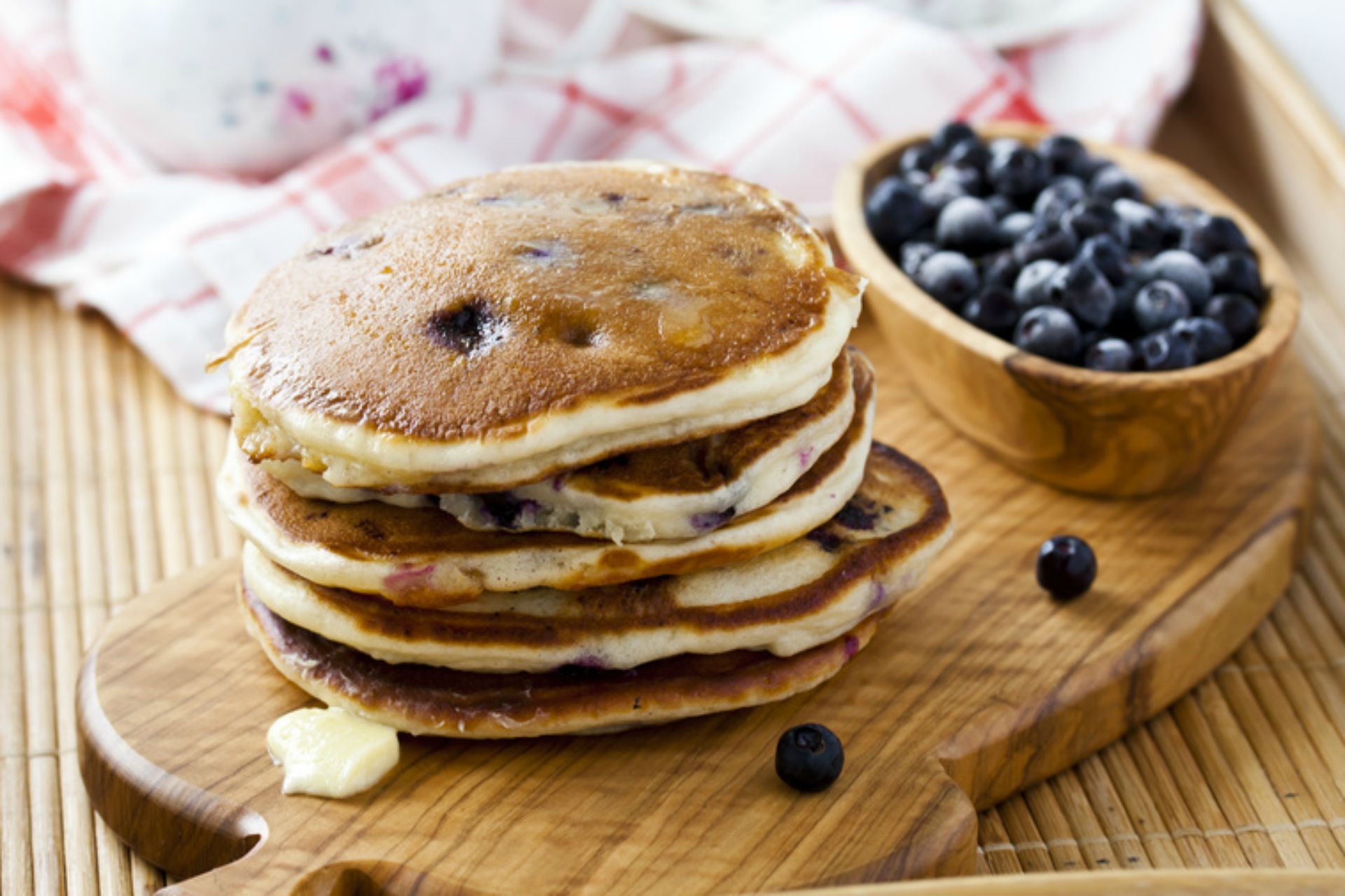 Pancake ai mirtilli e vaniglia con sciroppo mirtilloso