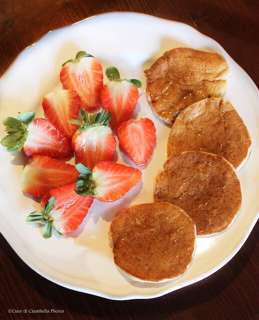 Pancake integrali fragole e miele