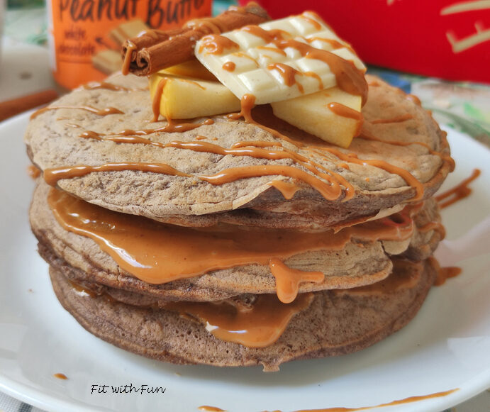 Pancake proteici alla mela 3 ingredienti