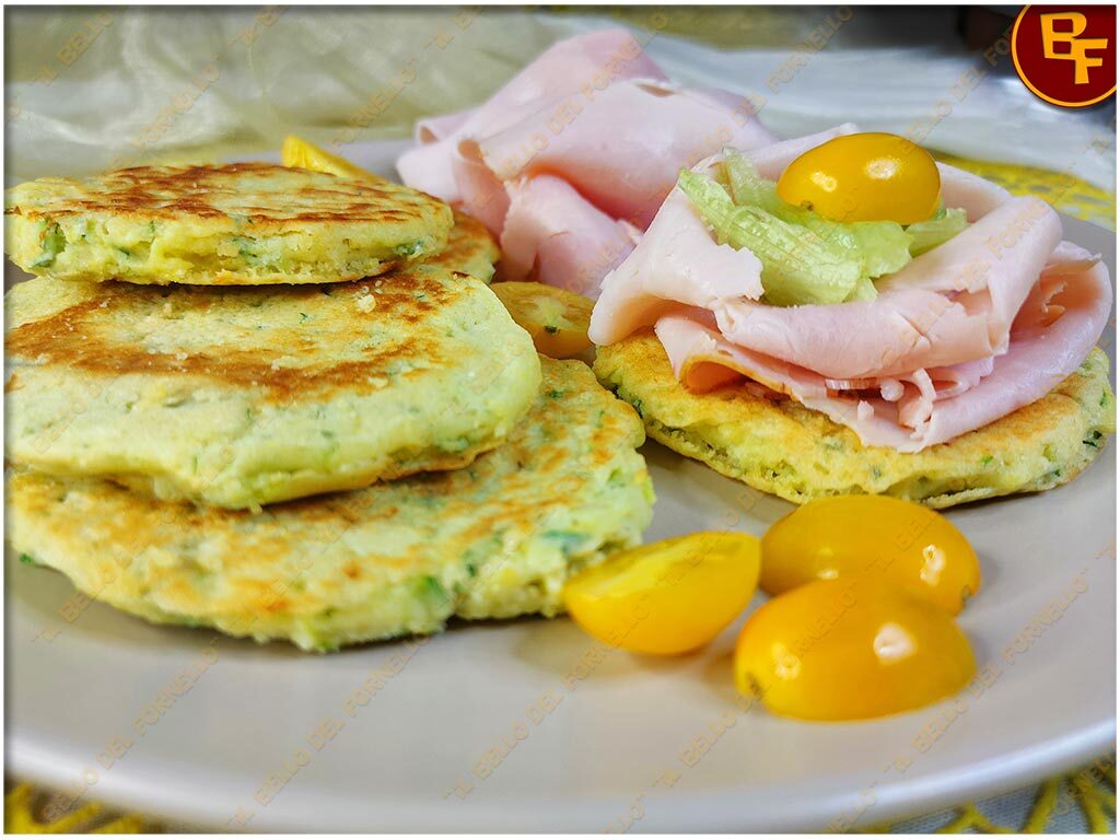 Pancake salati con aquafaba e zucchine