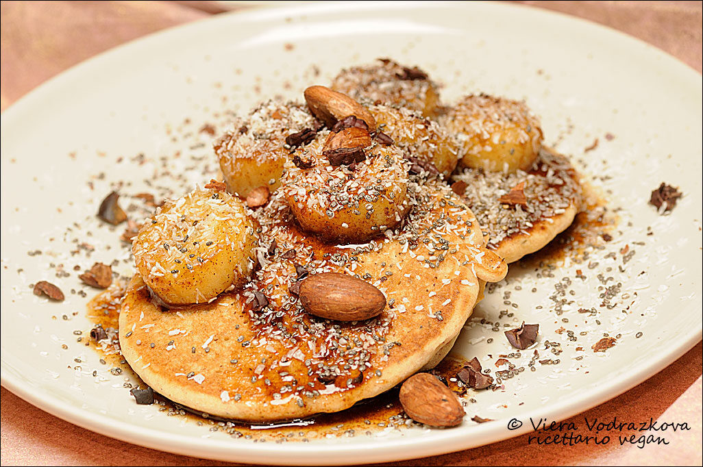 Pancake senza glutine con banane saltate