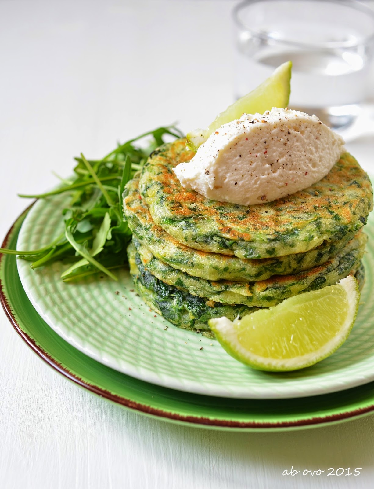 Pancakes di spinaci con crema di ricotta al lime