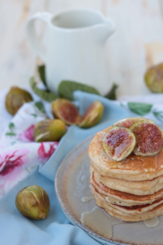Pancakes light yogurt, cannella e fichi
