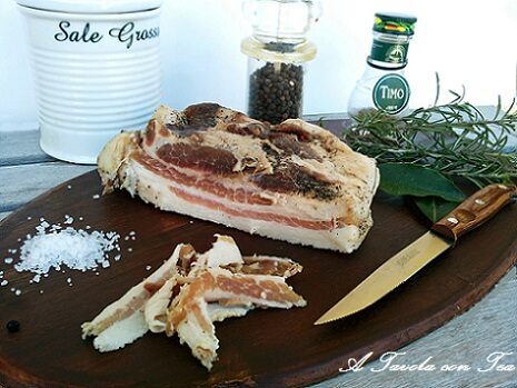 Pancetta aromatizzata fatta in casa