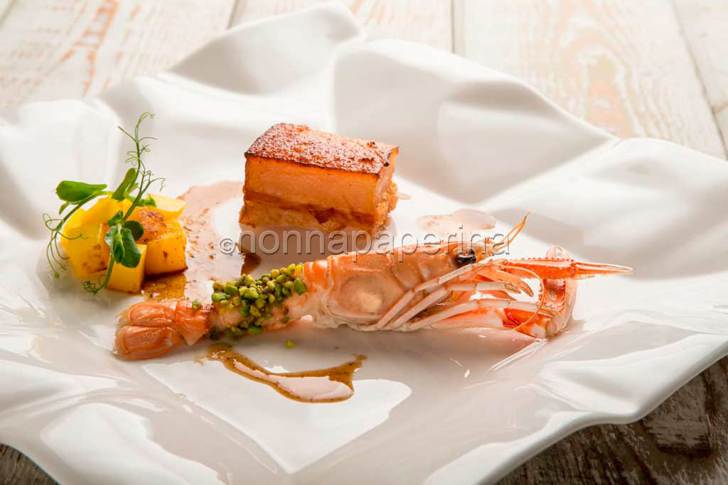 Pancia di maiale in agrodolce con scampi ai pistacchi, oggi si esagera!