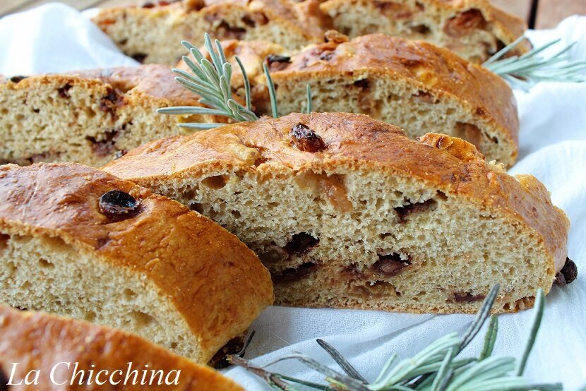 Pandolce con uvetta e cioccolato