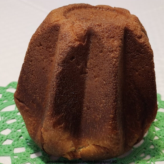 Pandoro all’olio e profumo di agrumi senza lattosio