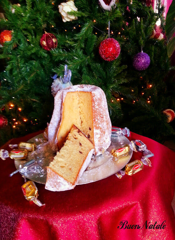 Pandoro con gocce di cioccolato.