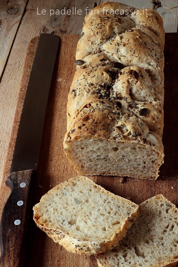 PANE AI CEREALI CON SEMI DI ZUCCA E GLI SCARTI DI PASTA MADRE