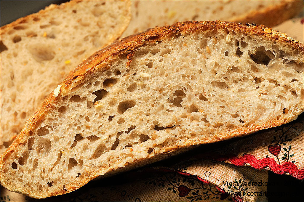 Pane all’avena e semi di lino e girasole