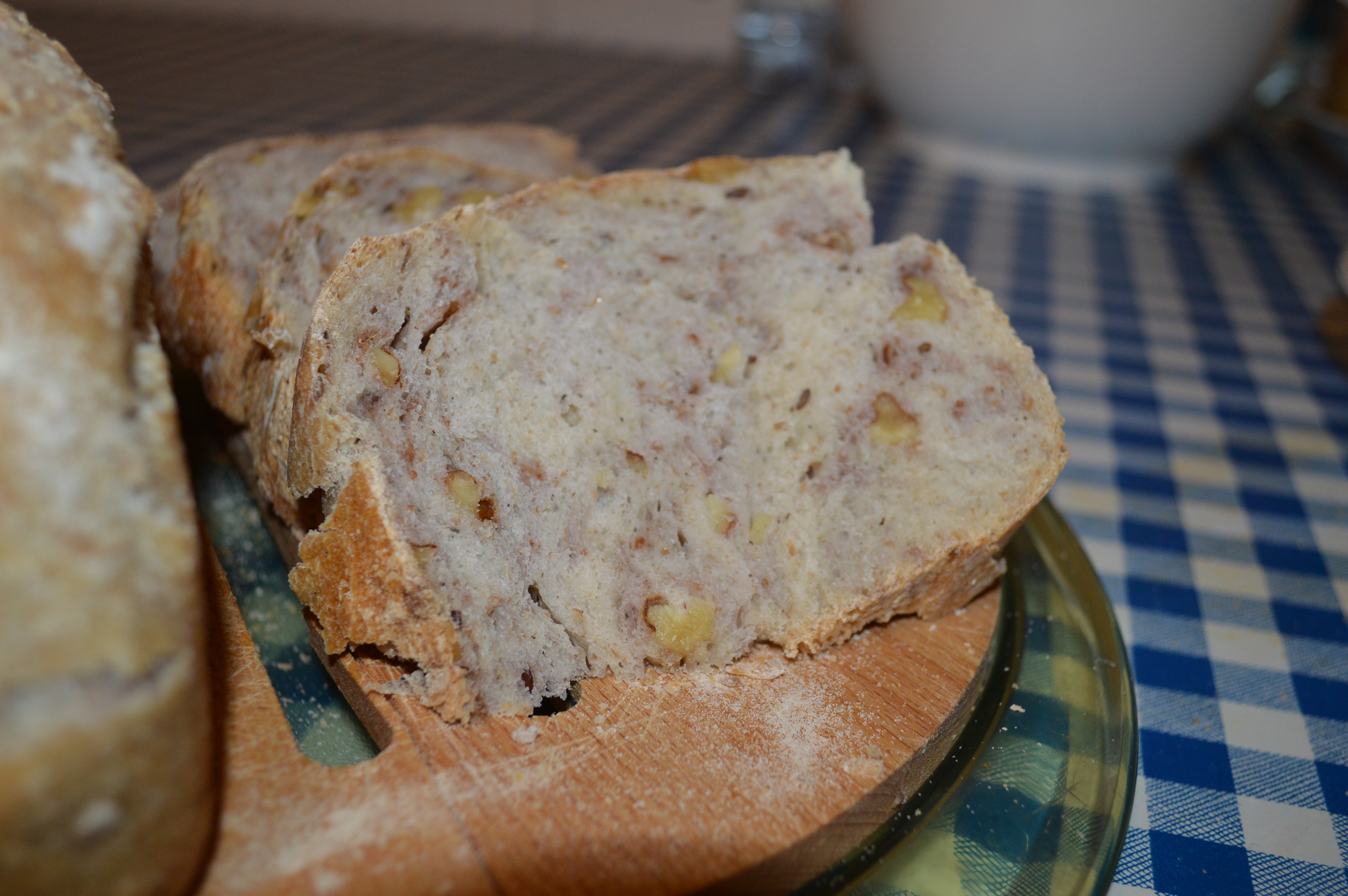Pane alle noci con lievito madre
