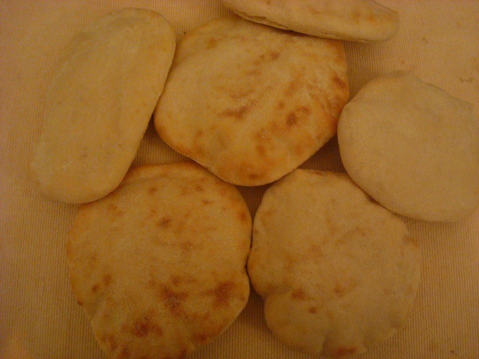 Pane arabo con esubero di lievito madre