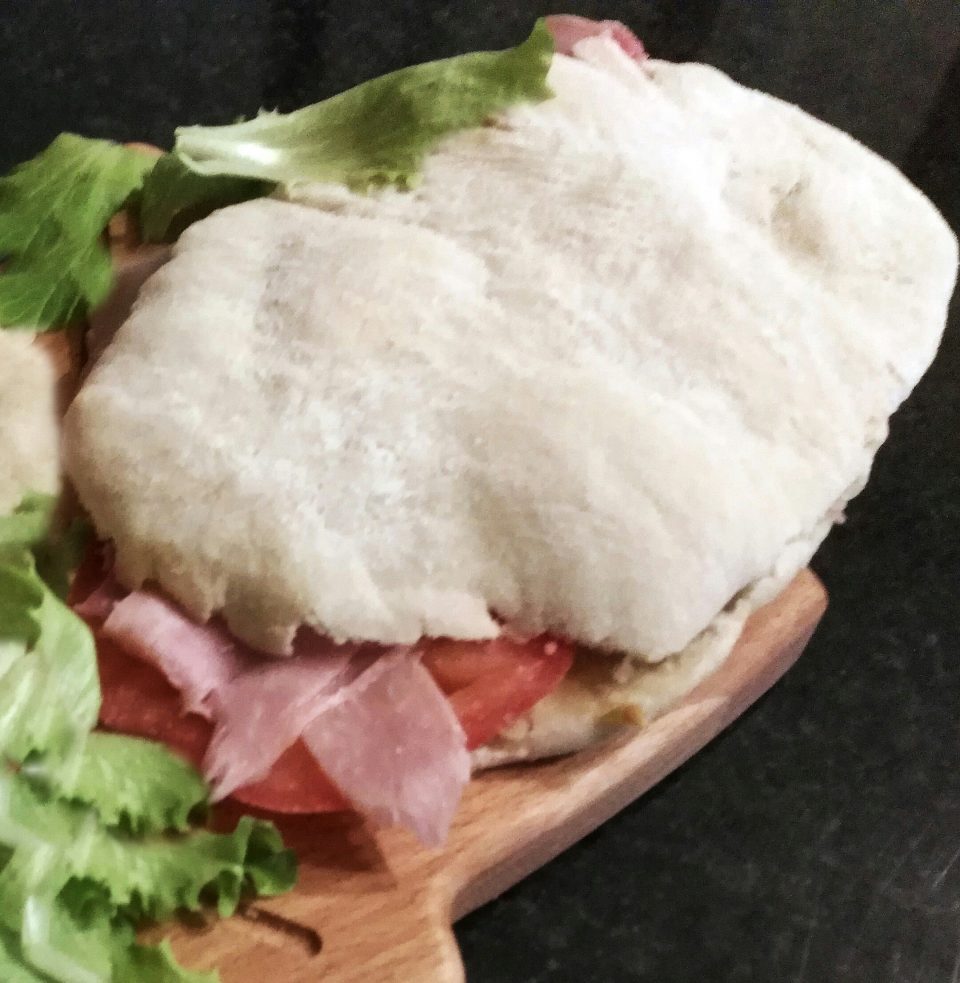 Pane arabo con lievito madre