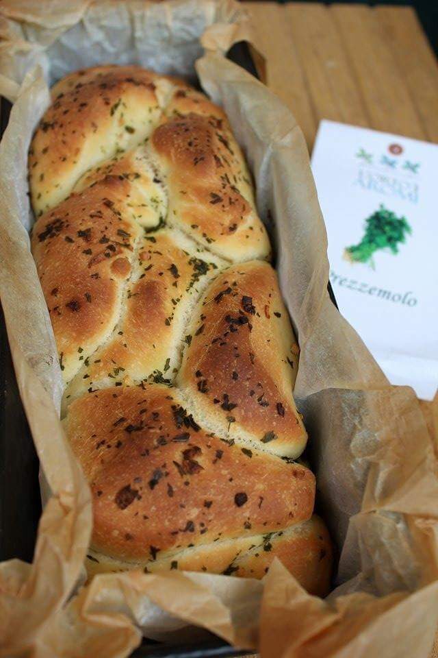 Pane aromatizzato al prezzemolo e aglio