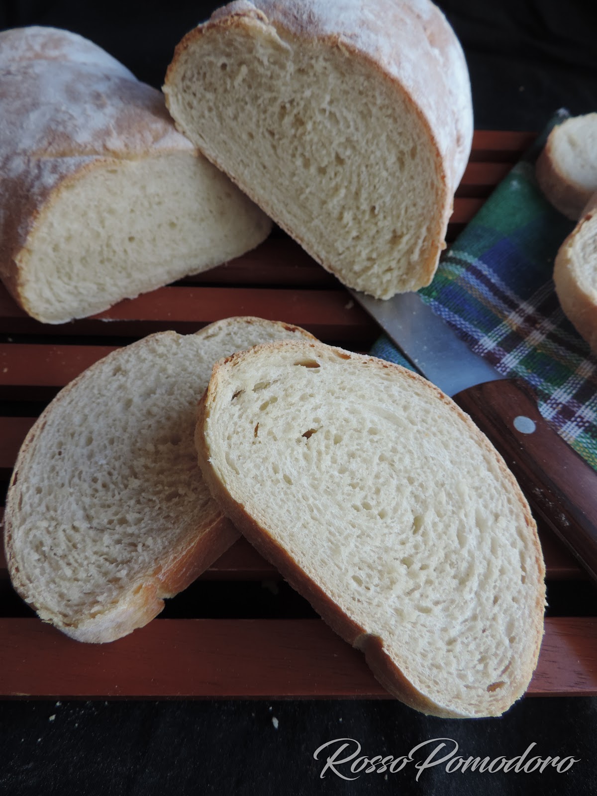 Pane casareccio fatto in casa