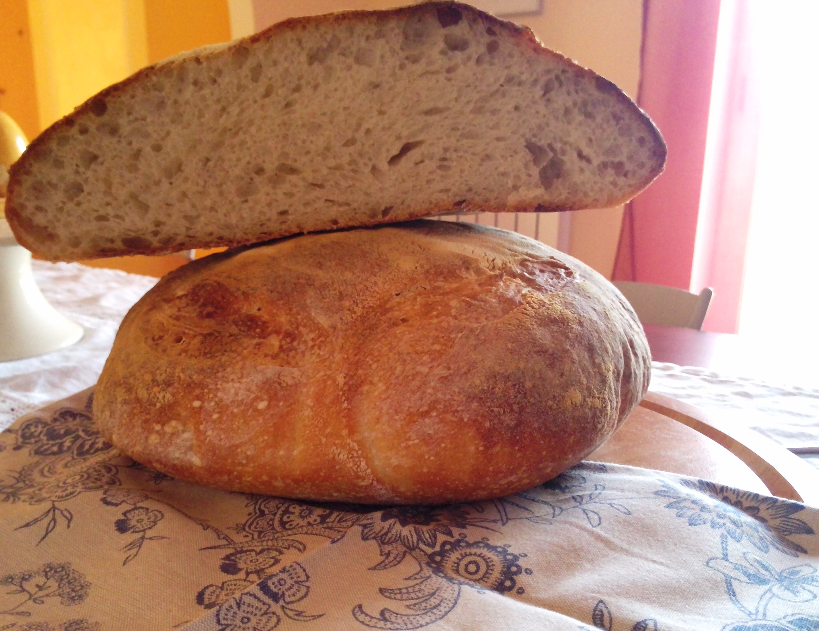 Pane casereccio con lievito madre