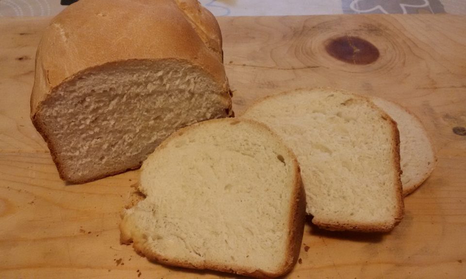 Pane con farina di kamut nella macchina del pane