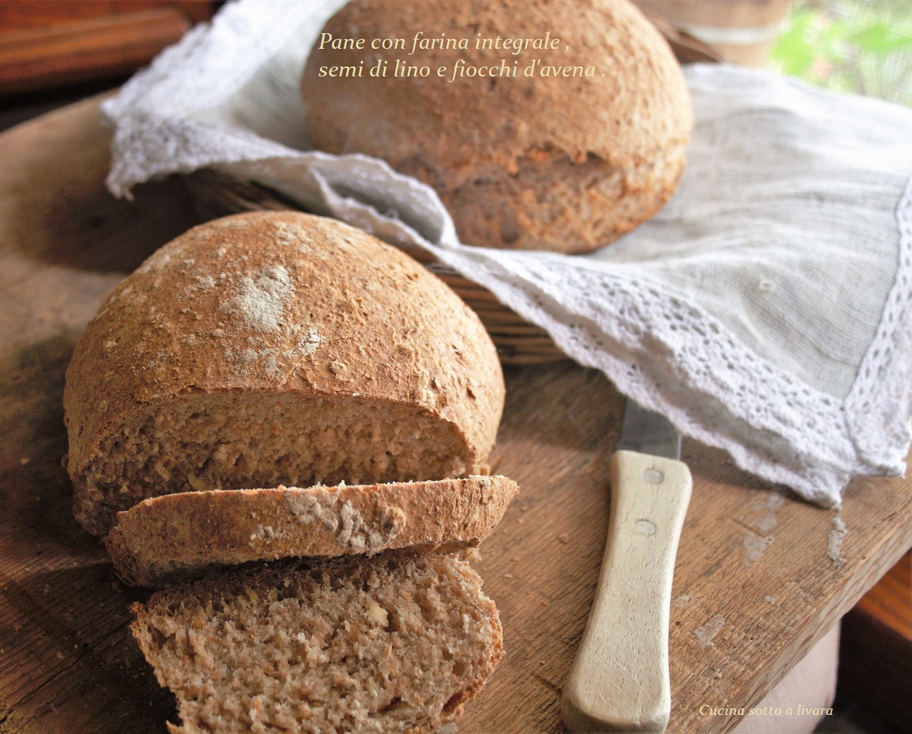 Pane con farina integrale , semi di lino e fiocchi d’avena