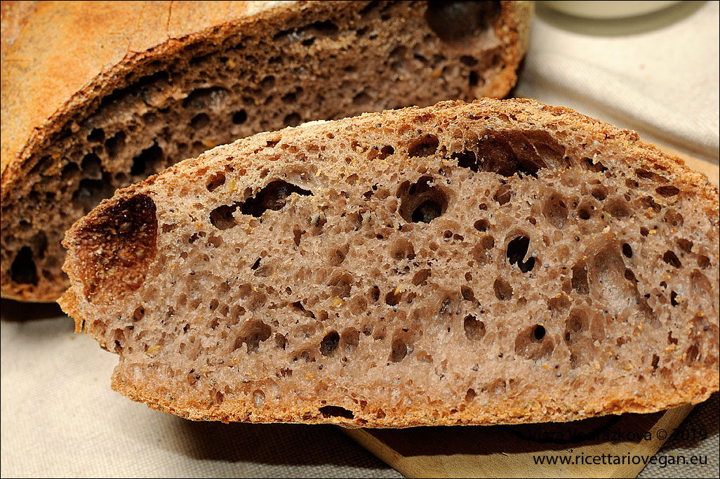 Pane con liquido di cottura di riso nerone