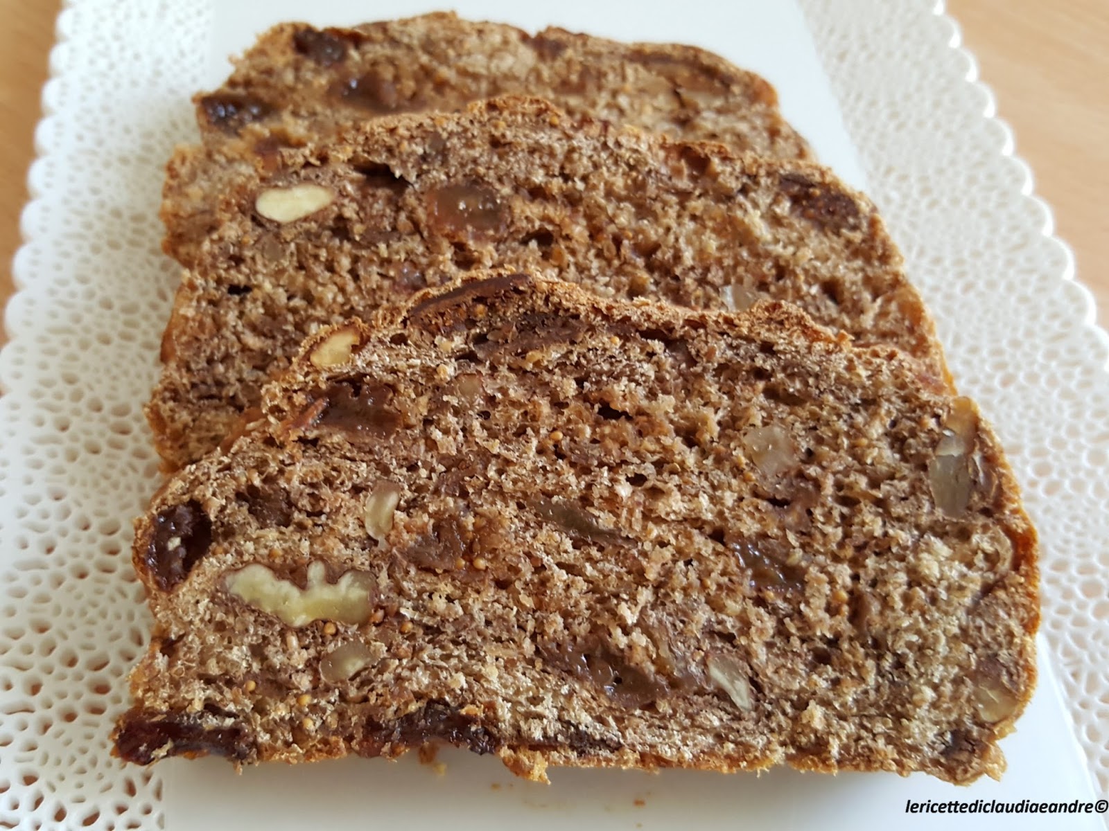 Pane con noci, fichi e uvetta, tipo valdostano