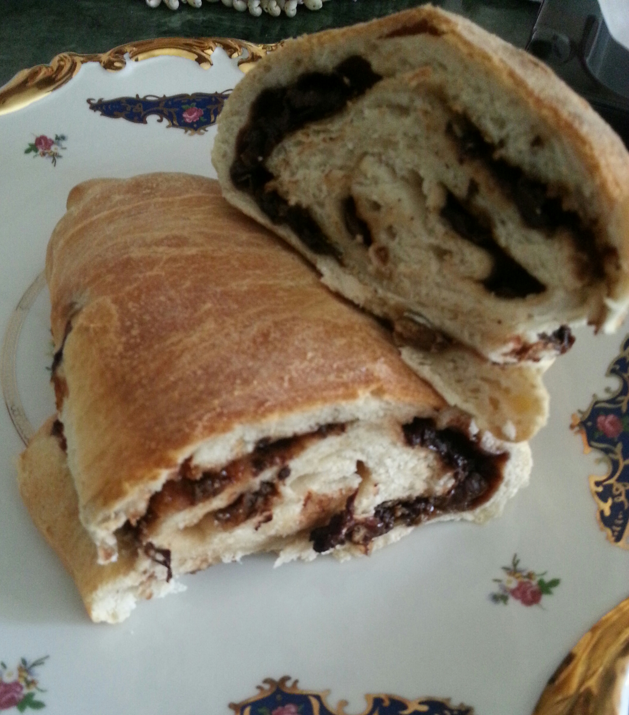 Pane con olive, lievito madre, farina 00, farina 0, olive nere
