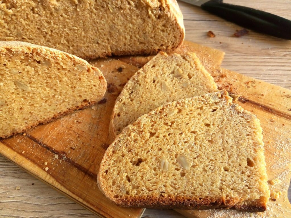 Pane con semola integrale e semi di girasole