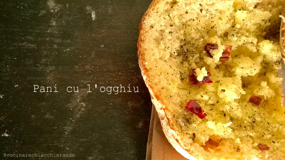 Pane condito con olio: il gusto della semplicità