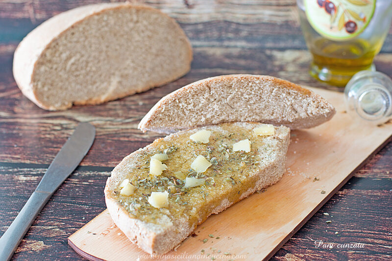 Pane cunzatu con caciocavallo e origano
