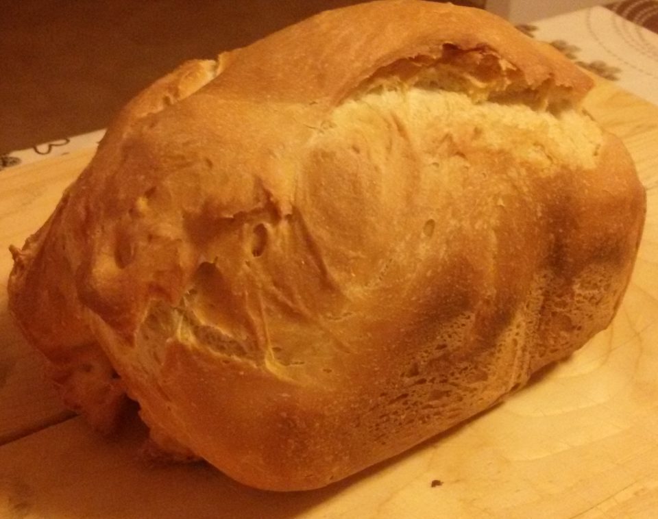 Pane di semola di grano duro nella macchina del pane con preparato “molino rossetto”