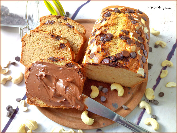 Pane dolce proteico con anacardi e cioccolato