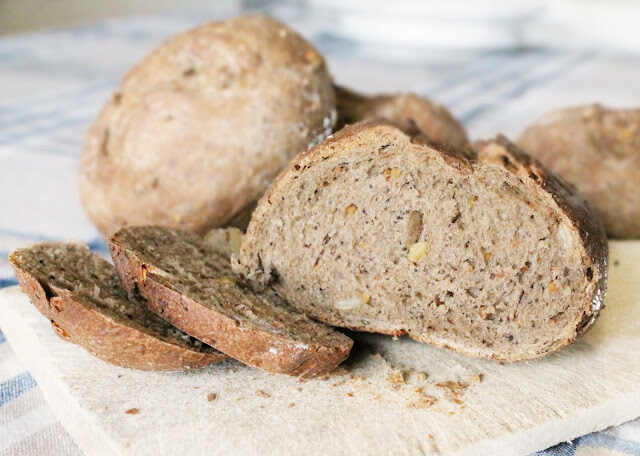 Pane integrale con semi oleosi