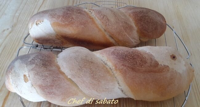 Pane intrecciato con lievito naturale