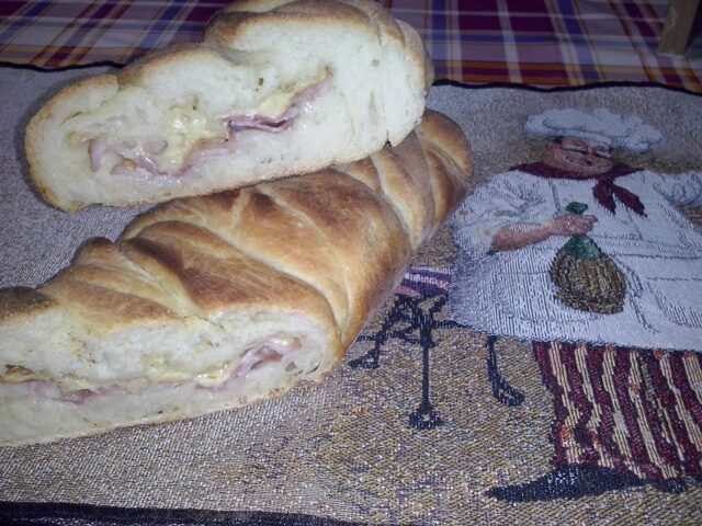 Pane intrecciato ripieno