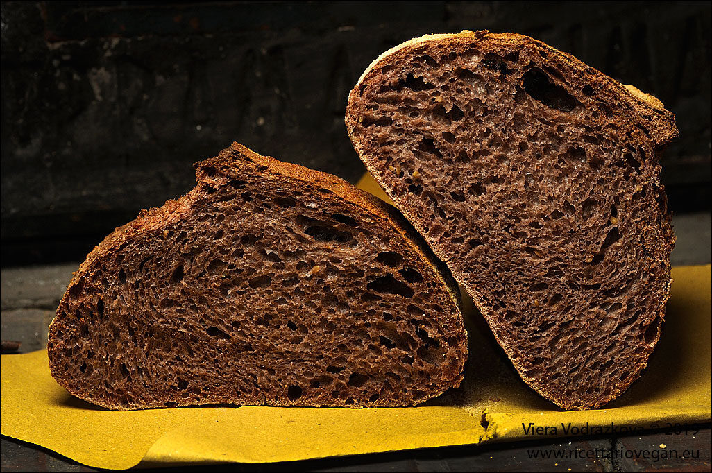 Pane nerissimo con acqua di riso nerone