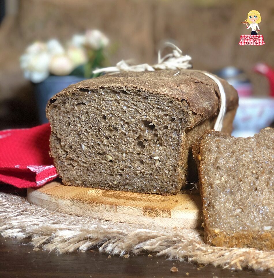 Pane nero di segale fatto in casa