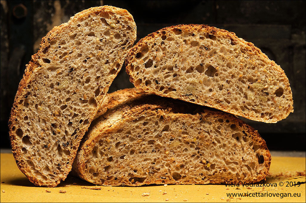 Pane ricco di semi,grani antichi e pasta madre