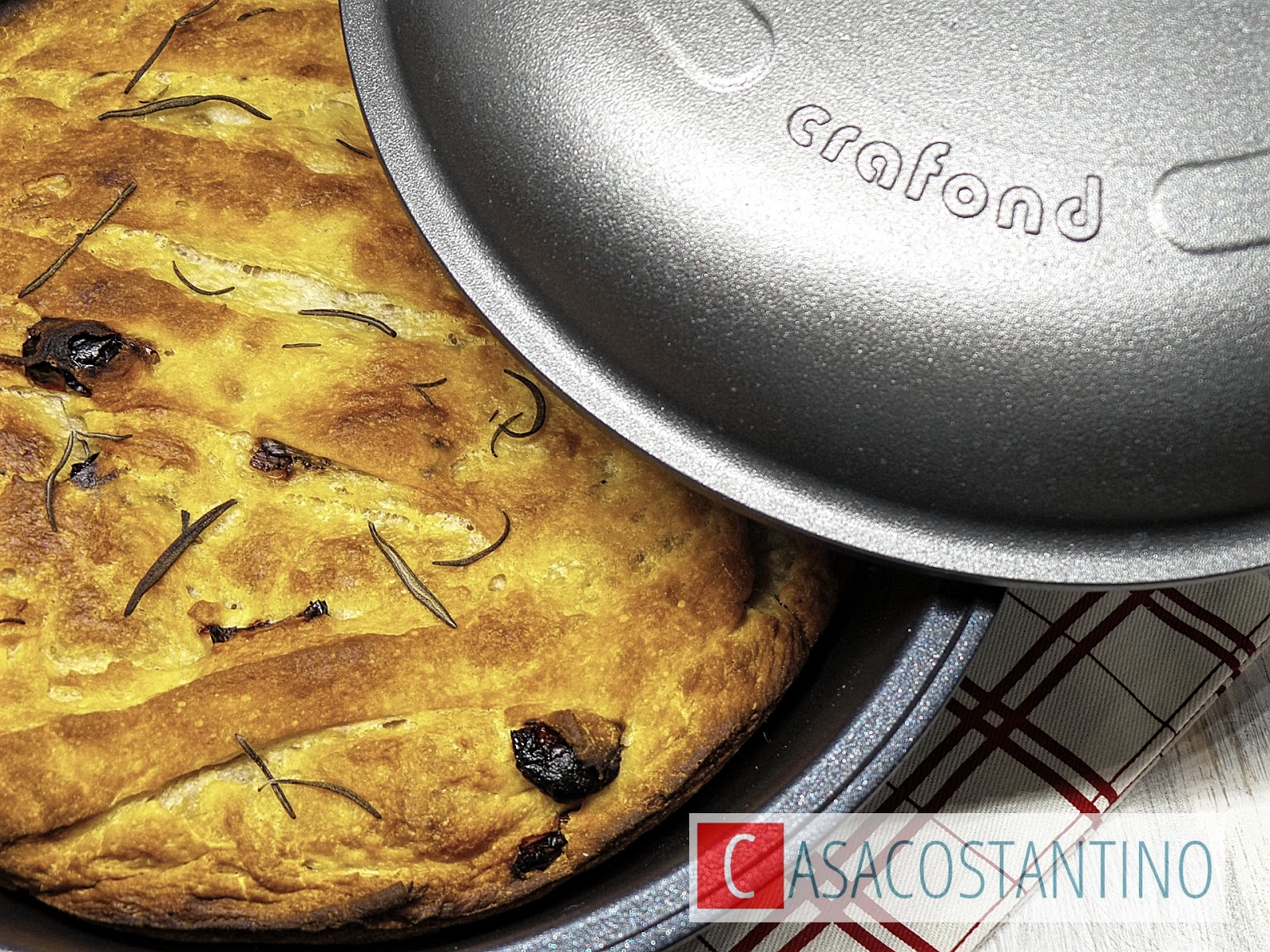 Pane rustico con pomodoro secco