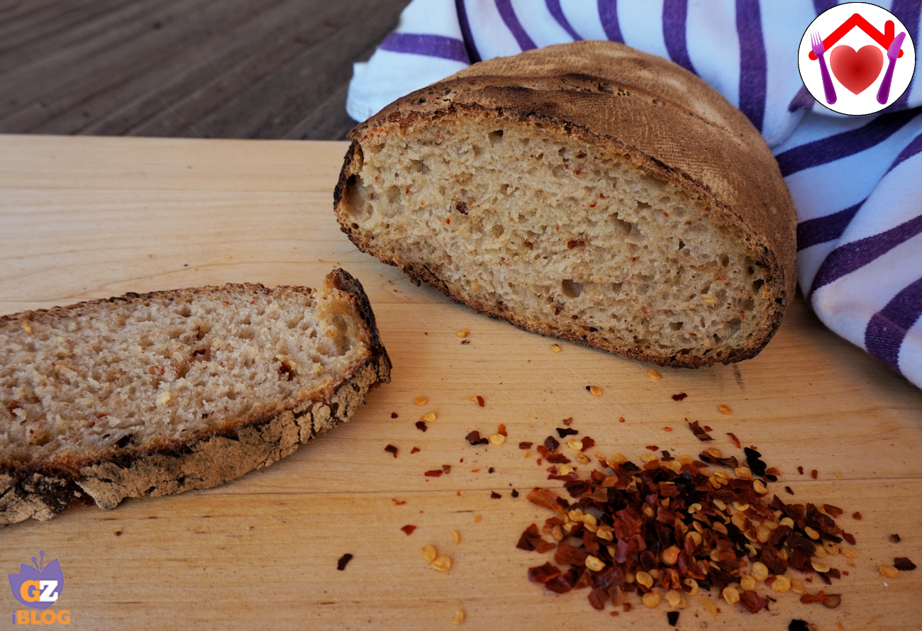 Pane semi-integrale al peperoncino con pasta madre