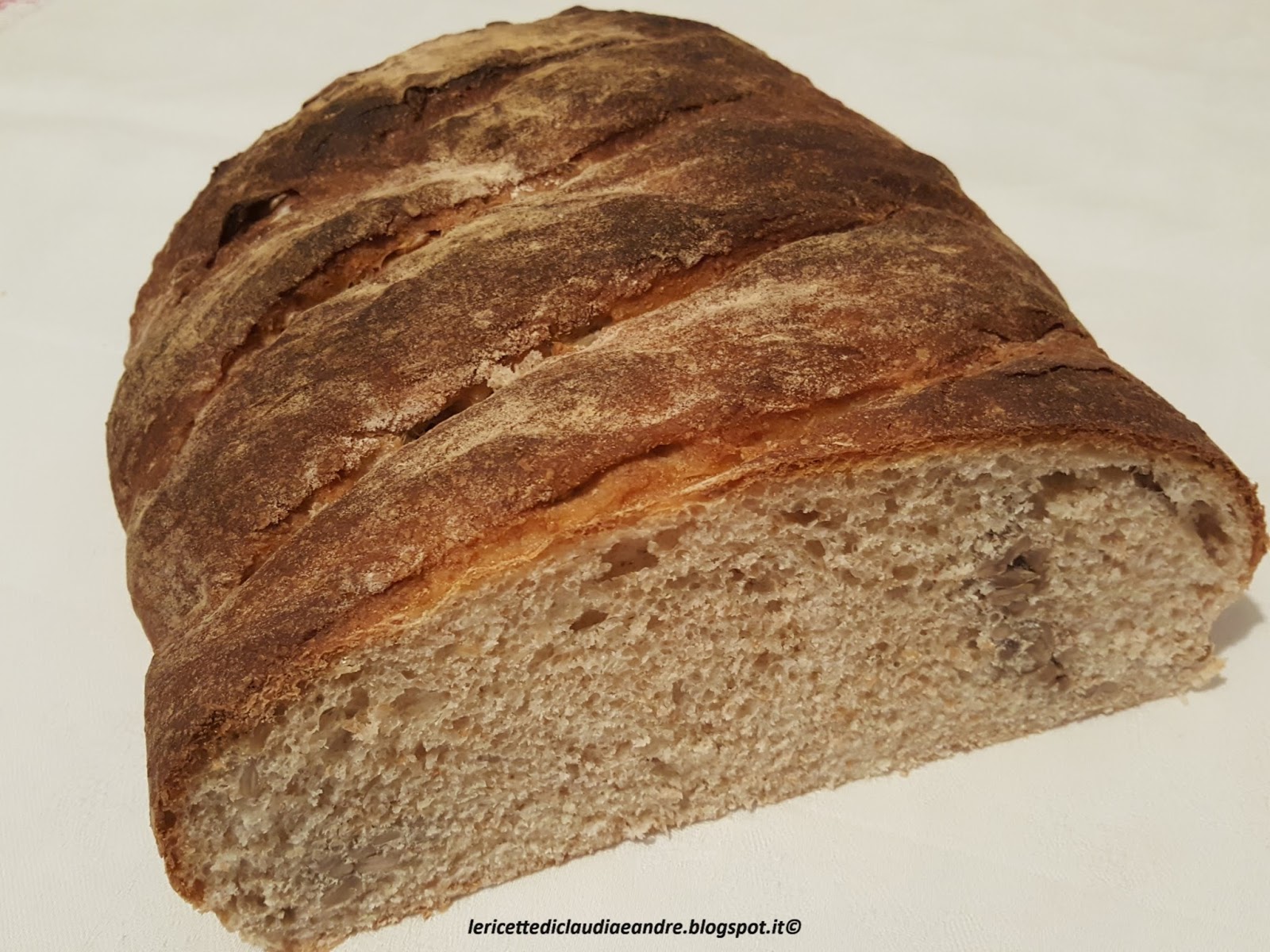 Pane semintegrale con semi di girasole
