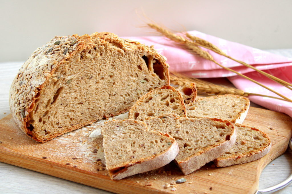 Pane semintegrale con semi misti