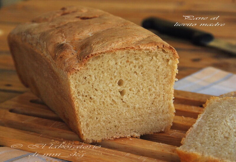 Pane semplice con lievito madre